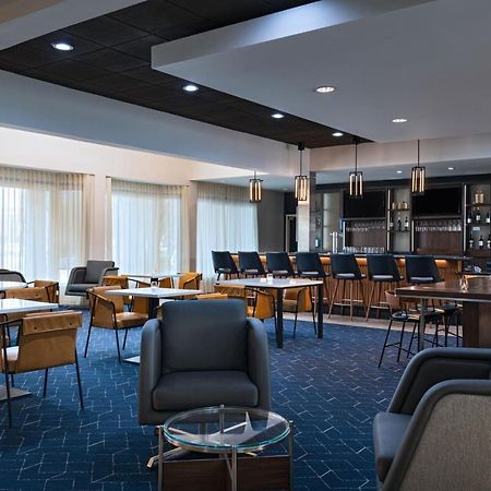 Courtyard By Marriott San Antonio Airport Hotel Buitenkant foto