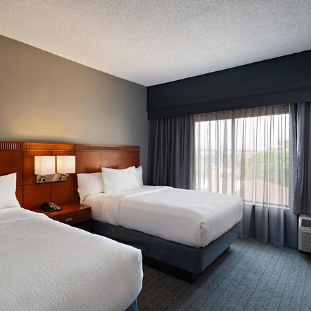 Courtyard By Marriott San Antonio Airport Hotel Buitenkant foto