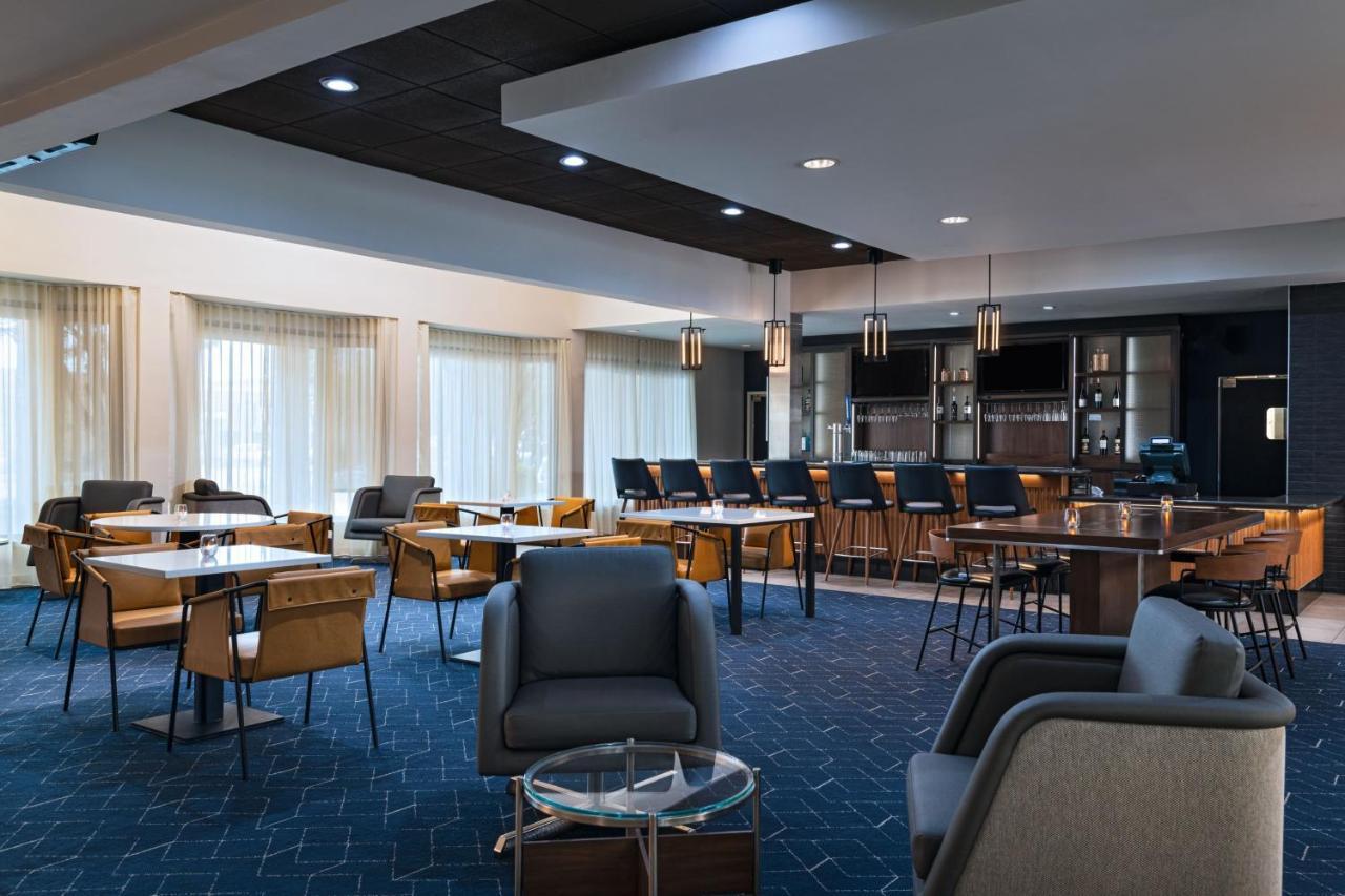 Courtyard By Marriott San Antonio Airport Hotel Buitenkant foto
