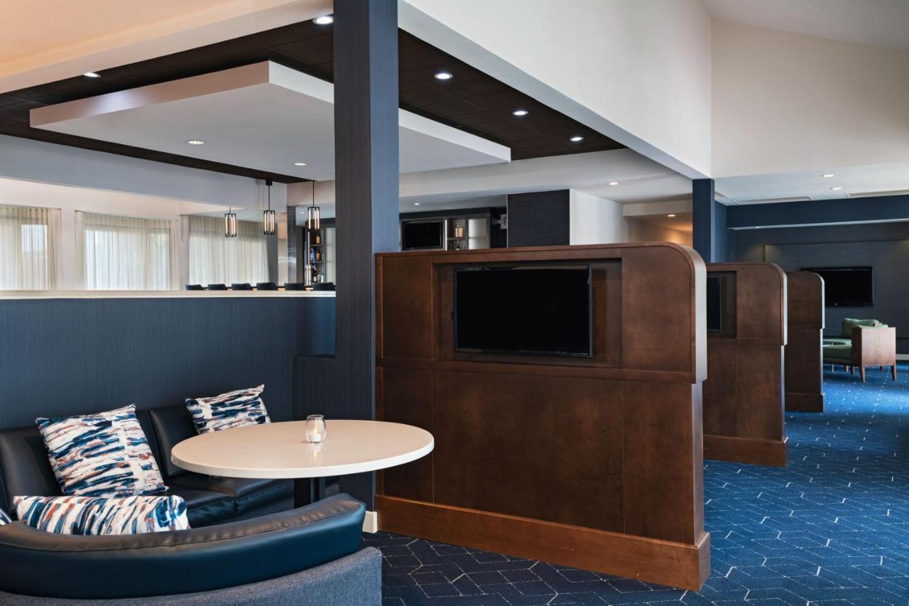 Courtyard By Marriott San Antonio Airport Hotel Buitenkant foto