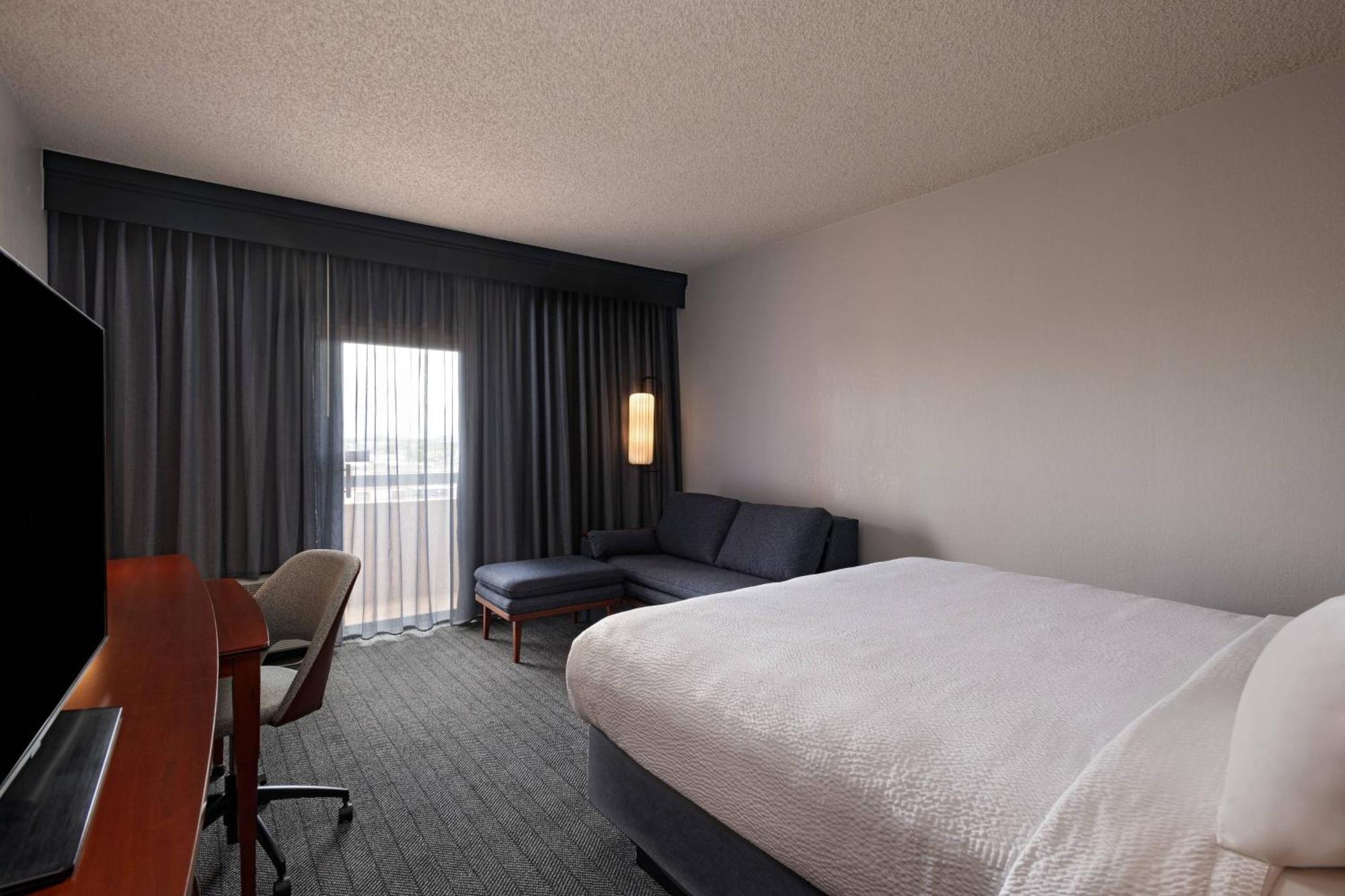 Courtyard By Marriott San Antonio Airport Hotel Buitenkant foto
