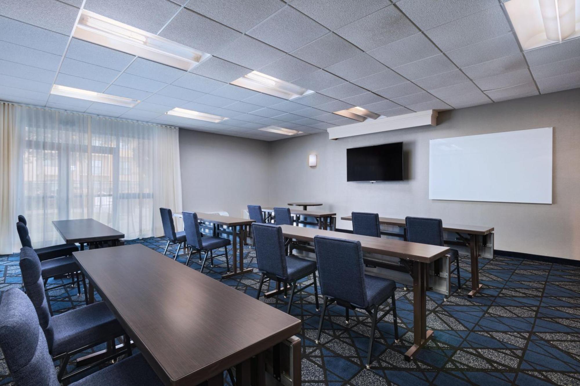 Courtyard By Marriott San Antonio Airport Hotel Buitenkant foto