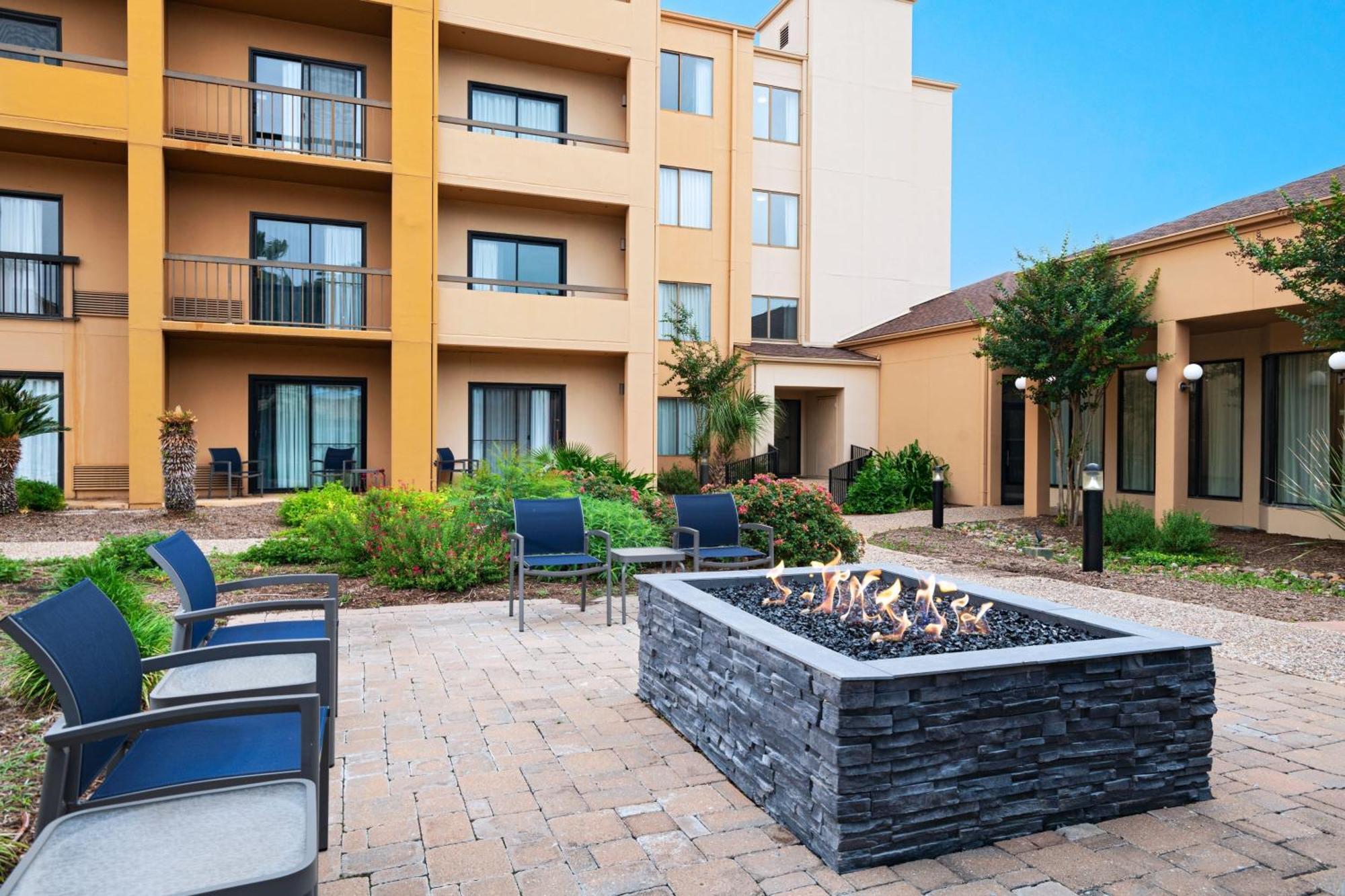 Courtyard By Marriott San Antonio Airport Hotel Buitenkant foto