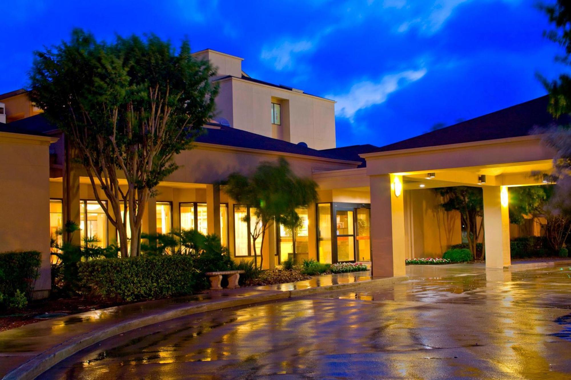 Courtyard By Marriott San Antonio Airport Hotel Buitenkant foto