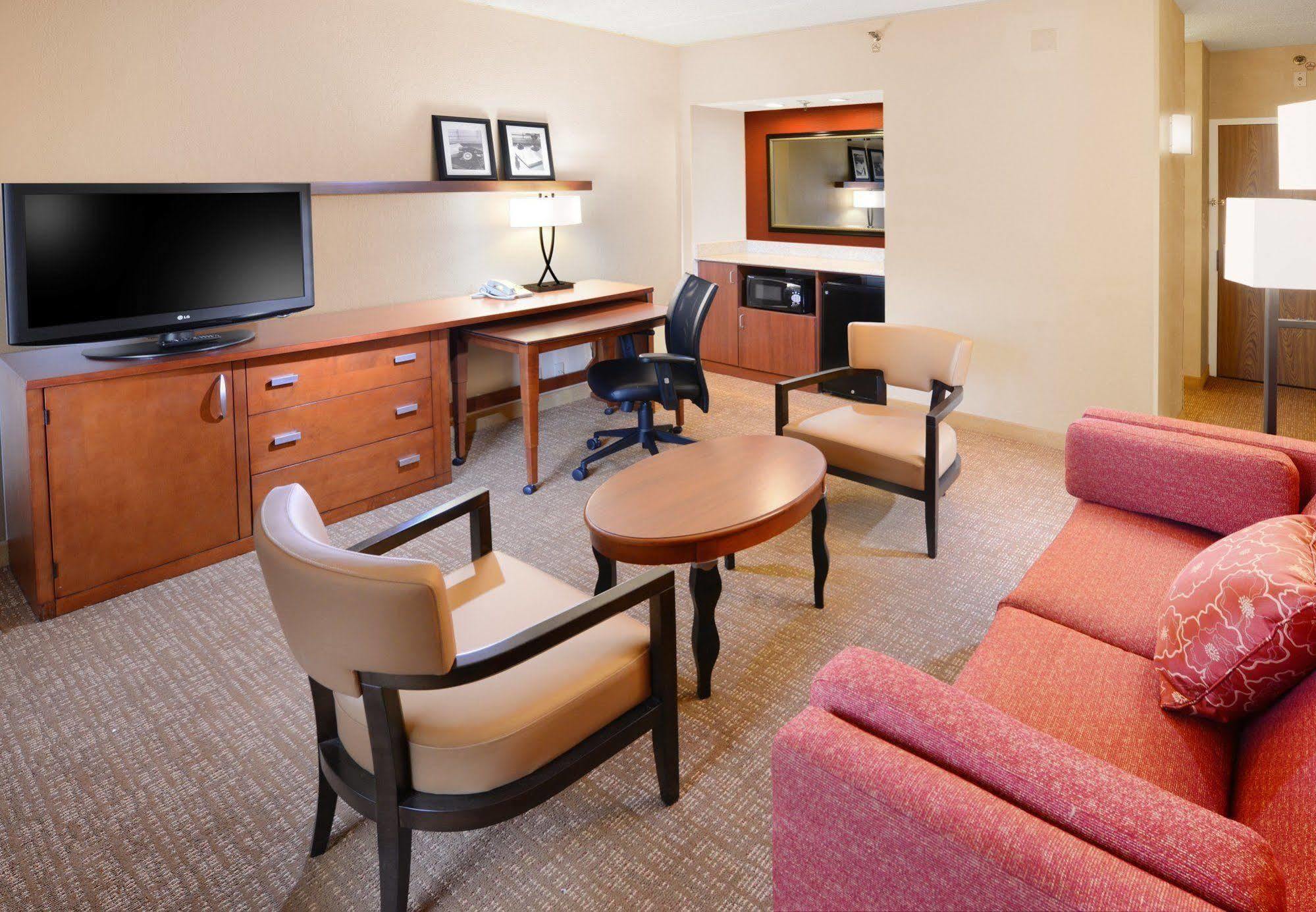 Courtyard By Marriott San Antonio Airport Hotel Buitenkant foto
